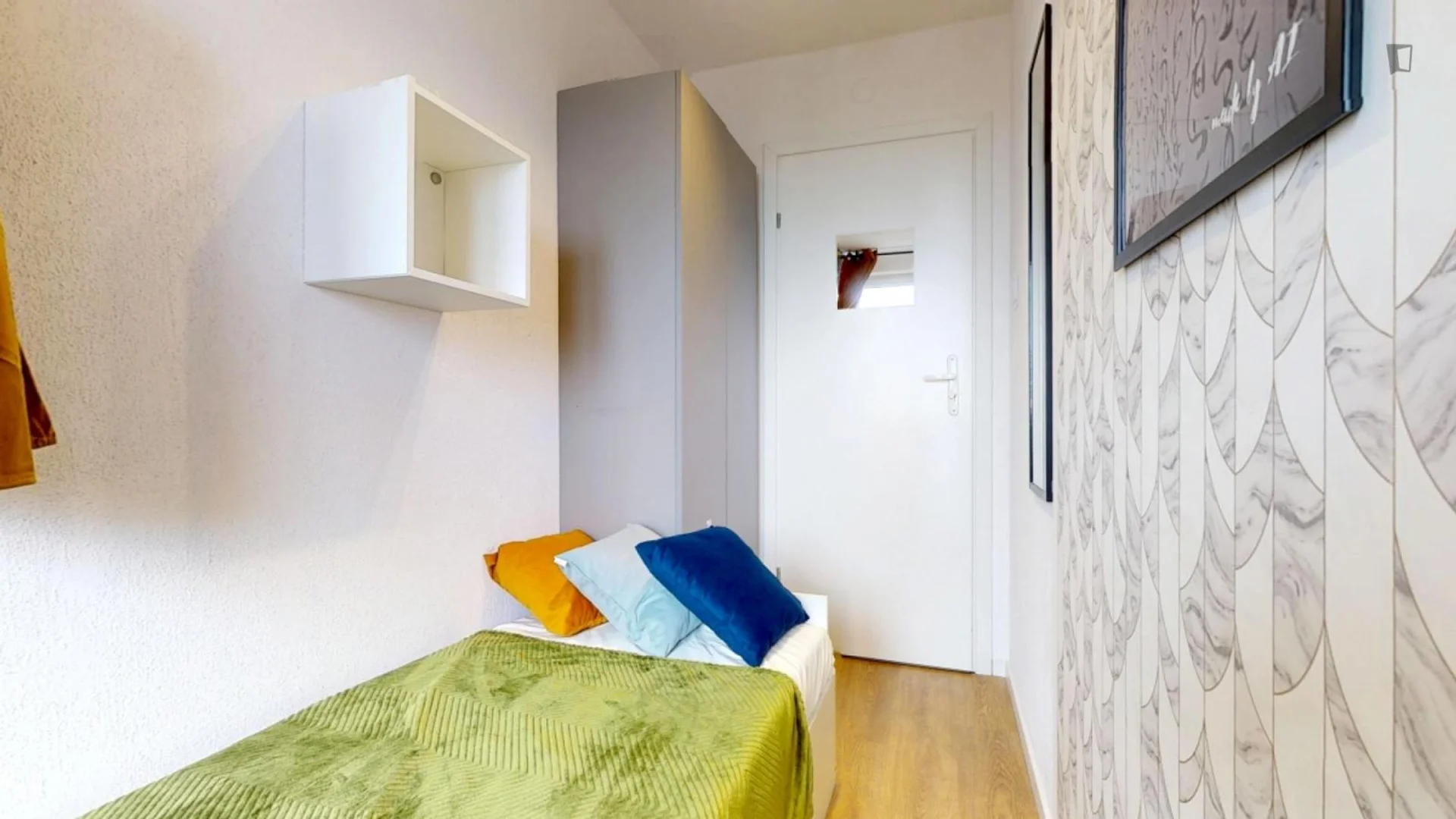 Room for rent in student apartment in , fully furnished