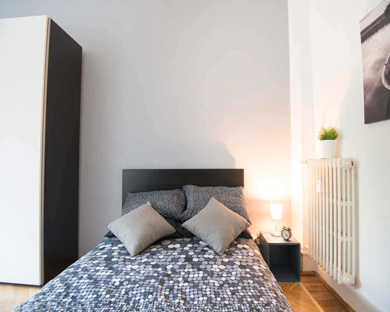 Chambre d'étudiant à avec espace d'étude et installations communes