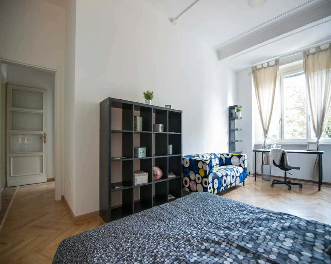 Chambre confortable pour étudiants disponible dans