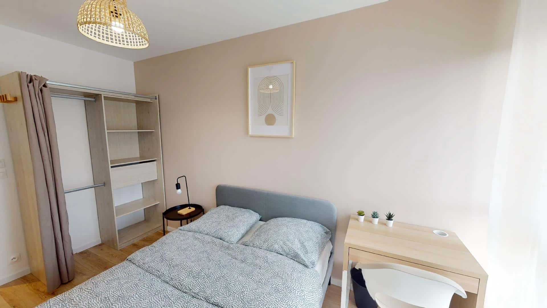 Chambre d'étudiant économique avec emplacement pratique dans