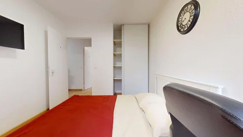 Habitación privada en 42 Av. du Pavé Neuf, 93160 Noisy-le-Grand, France, imagen 2 de 20