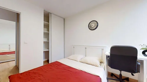 Habitación privada en 42 Av. du Pavé Neuf, 93160 Noisy-le-Grand, France, imagen 4 de 20
