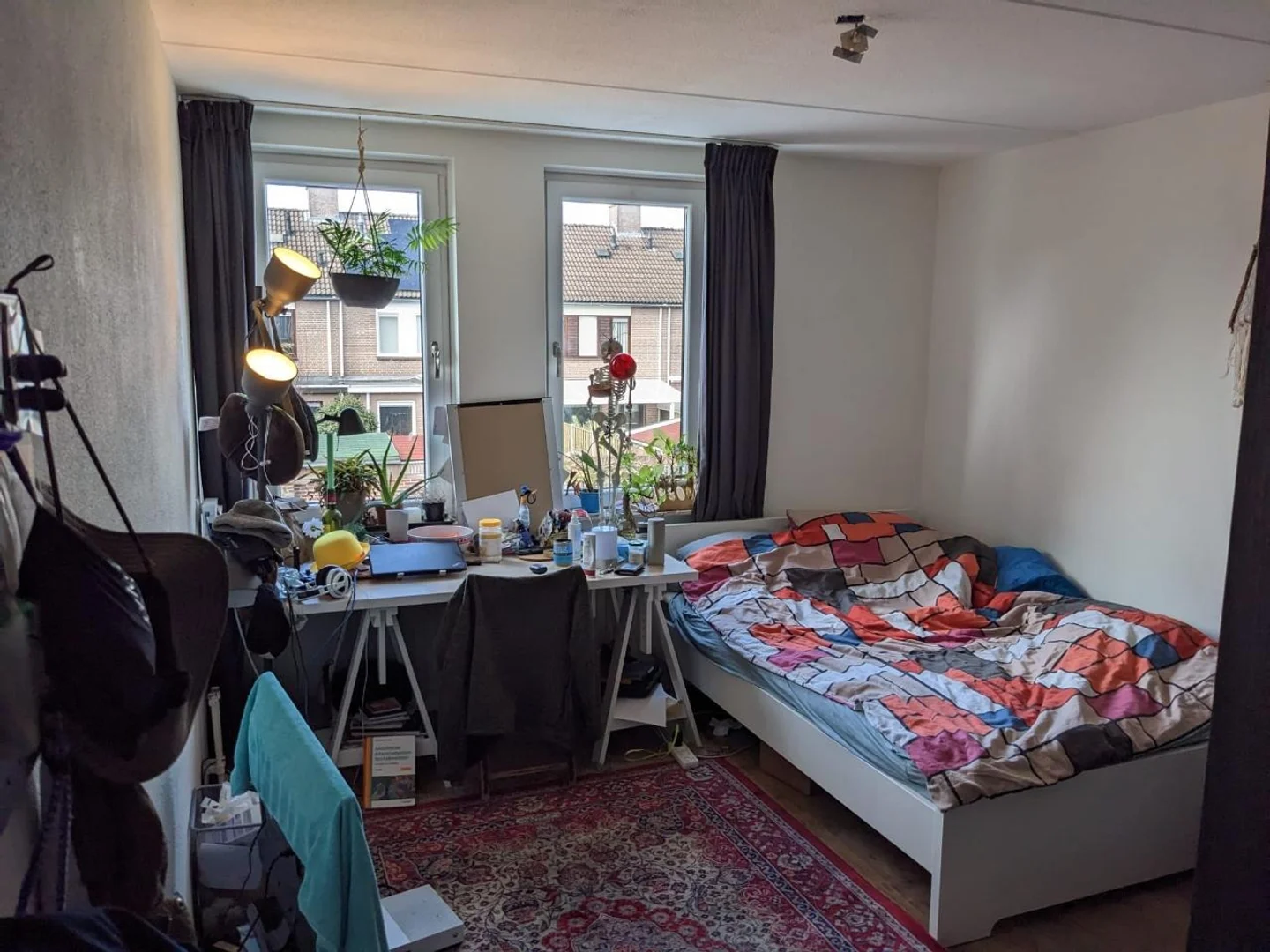 Habitación acogedora para estudiantes disponible en 
