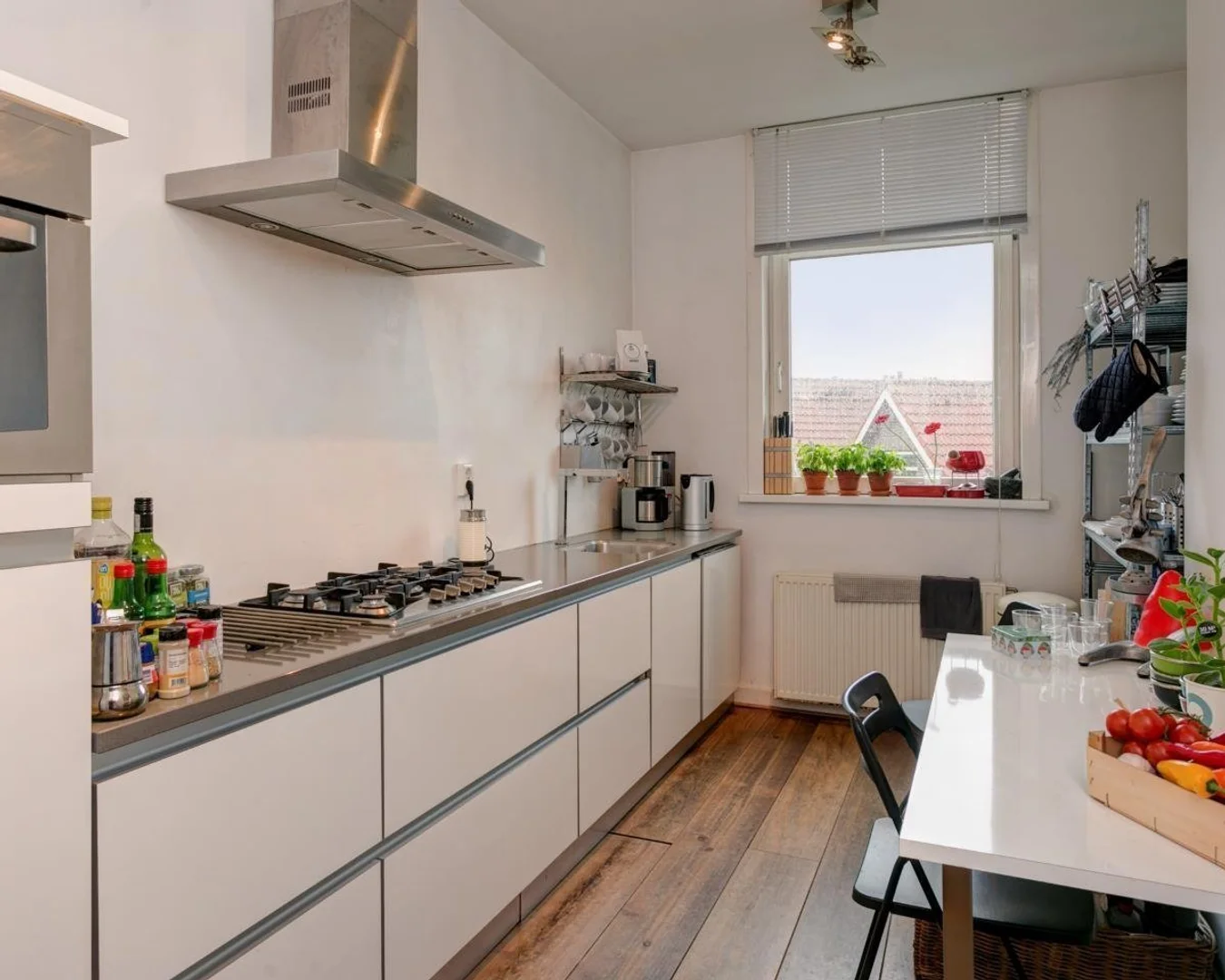 Quarto de estudante em  com área de estudo e instalações partilhadas