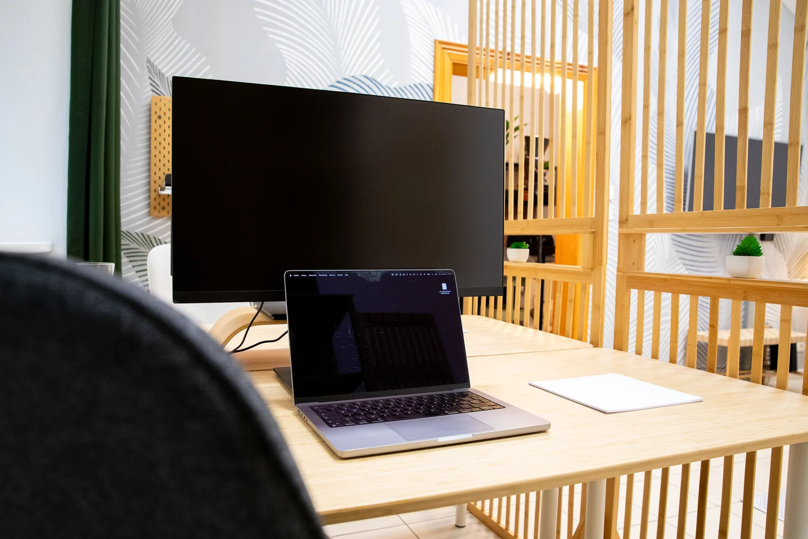 Studentenzimmer in  mit Arbeitsbereich und Gemeinschaftseinrichtungen