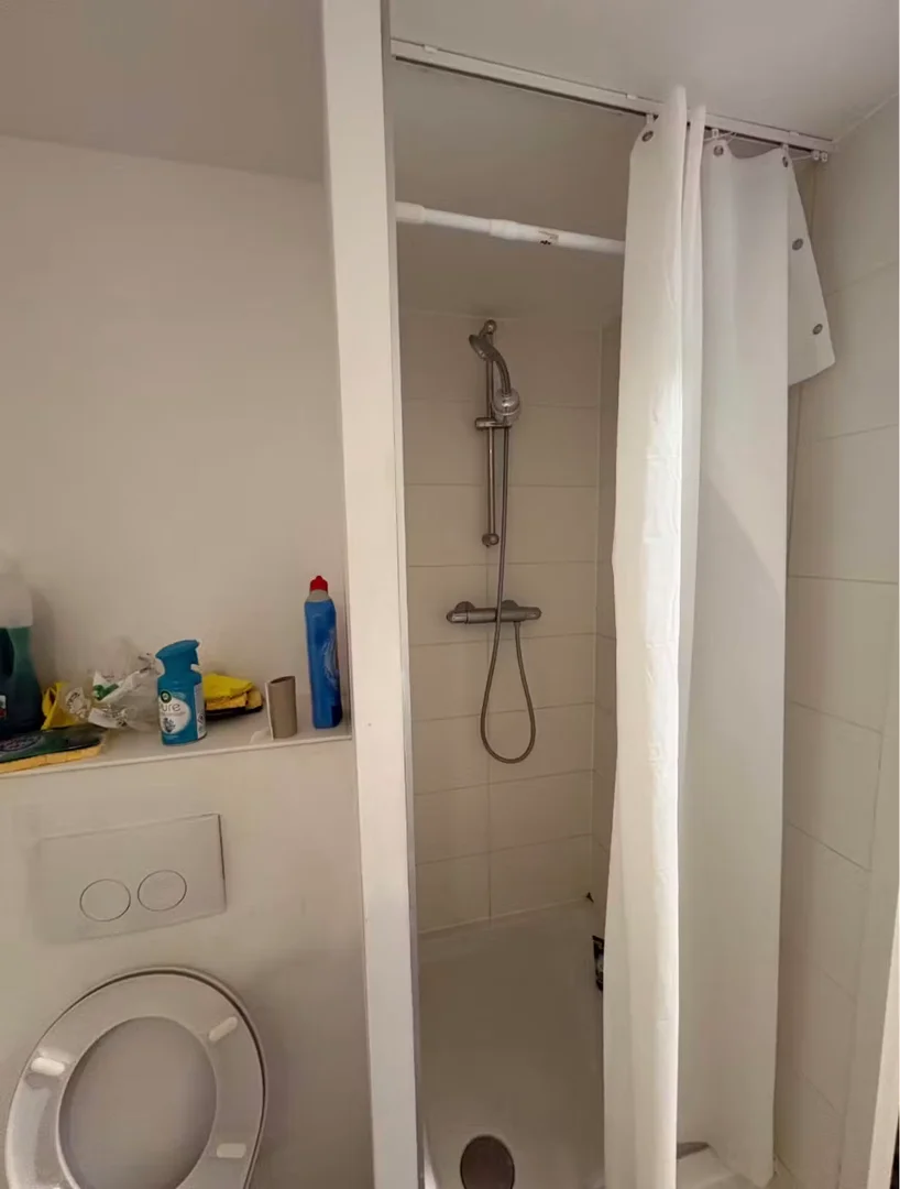 Quarto amigo do estudante em  com comodidades modernas