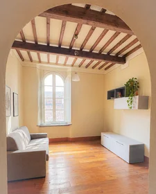 Helles Mehrbettzimmer in {area} zu vermieten