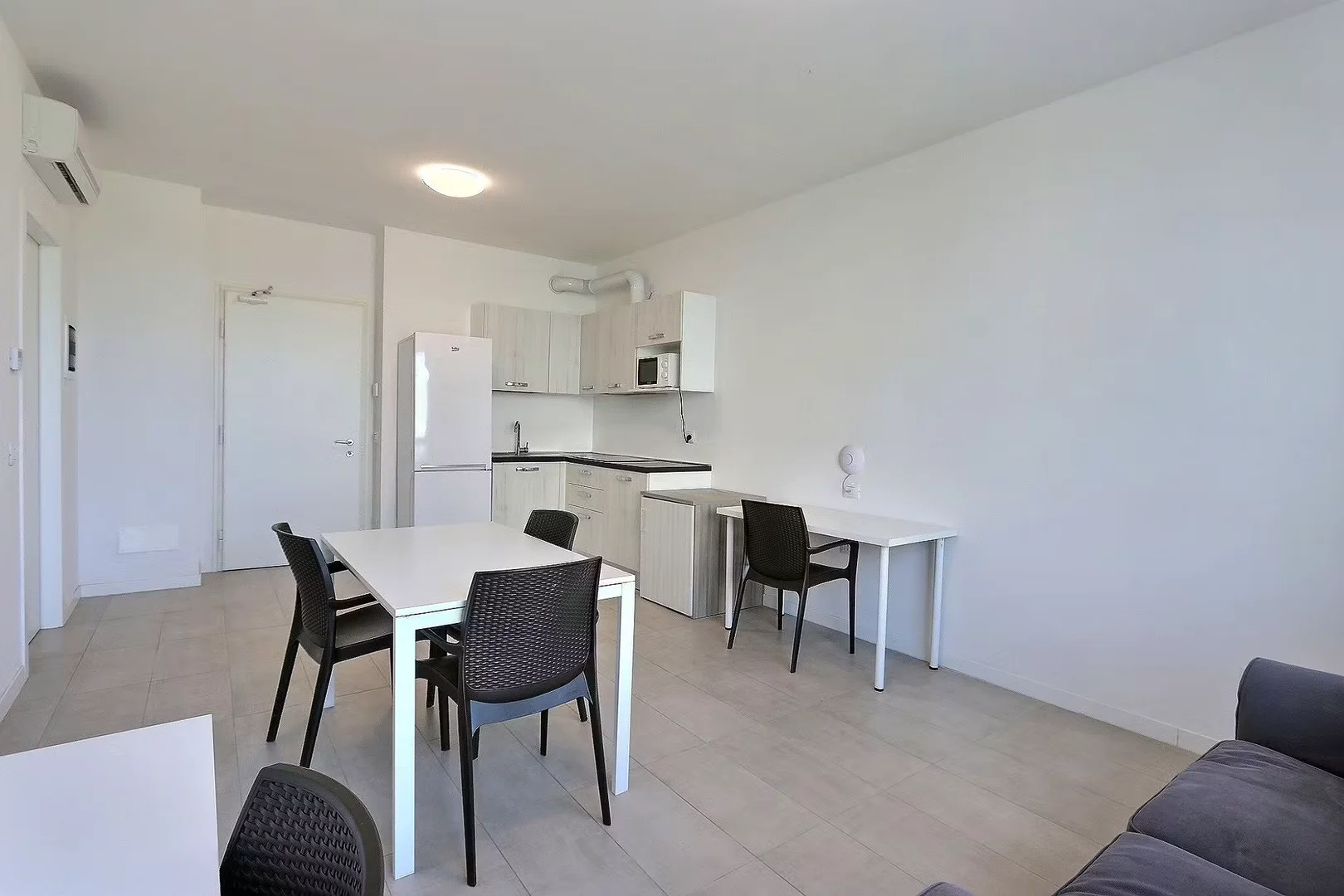 Zimmer in Studentenwohnung in  zu vermieten, voll möbliert