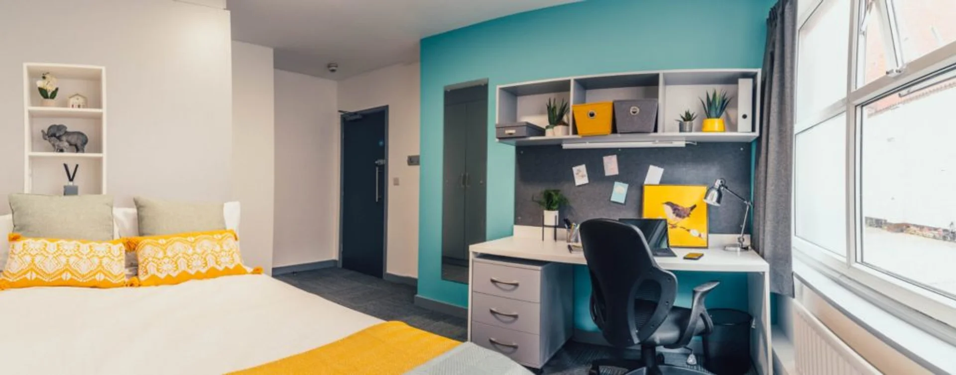 Habitación estudiantil amplia y cómoda en 