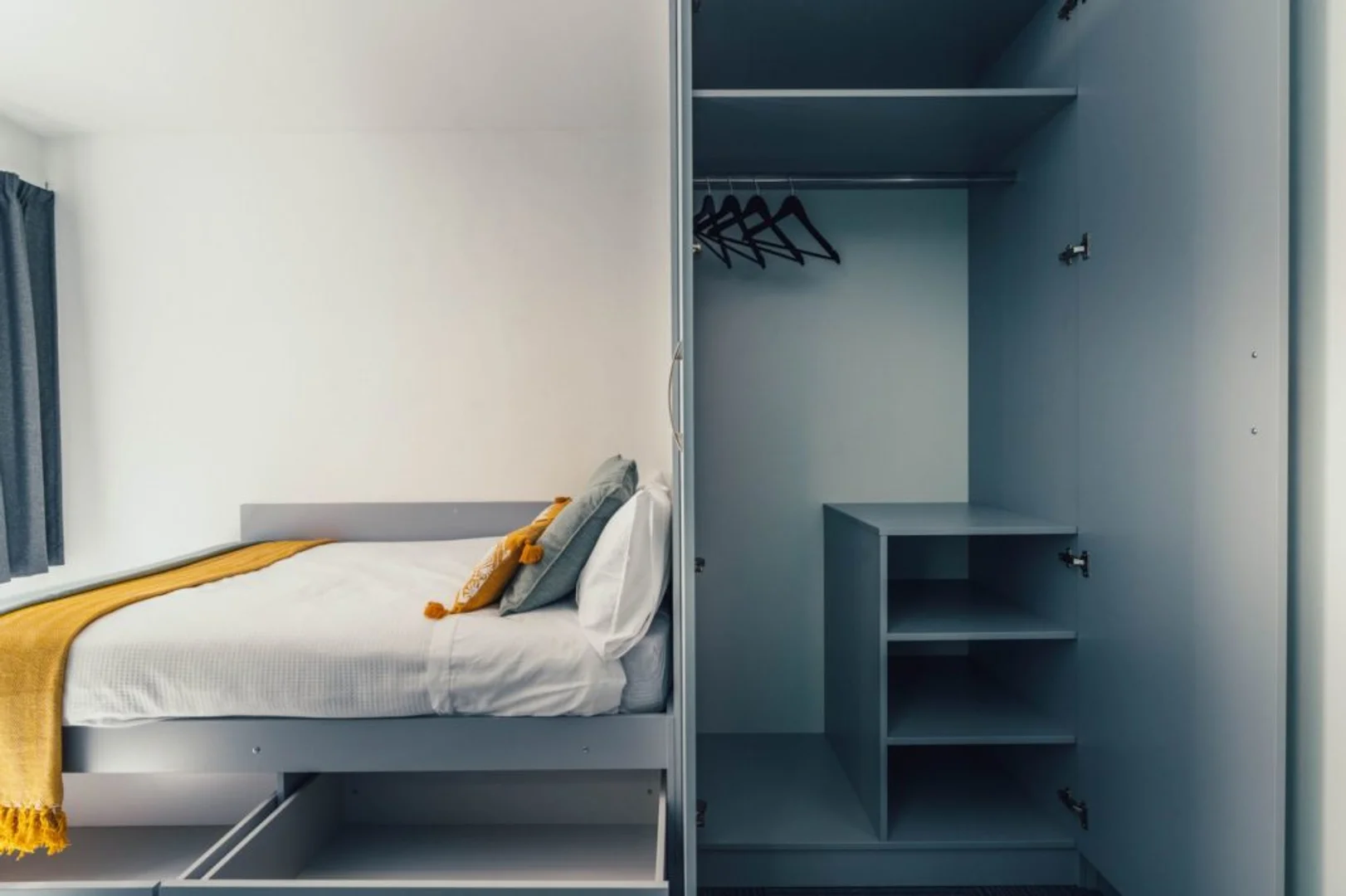 Habitación para estudiantes en  con área de estudio y facilidades compartidas