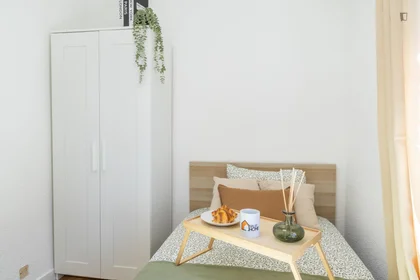Stanza privata in Calle Cuenca, immagine 5 di 21