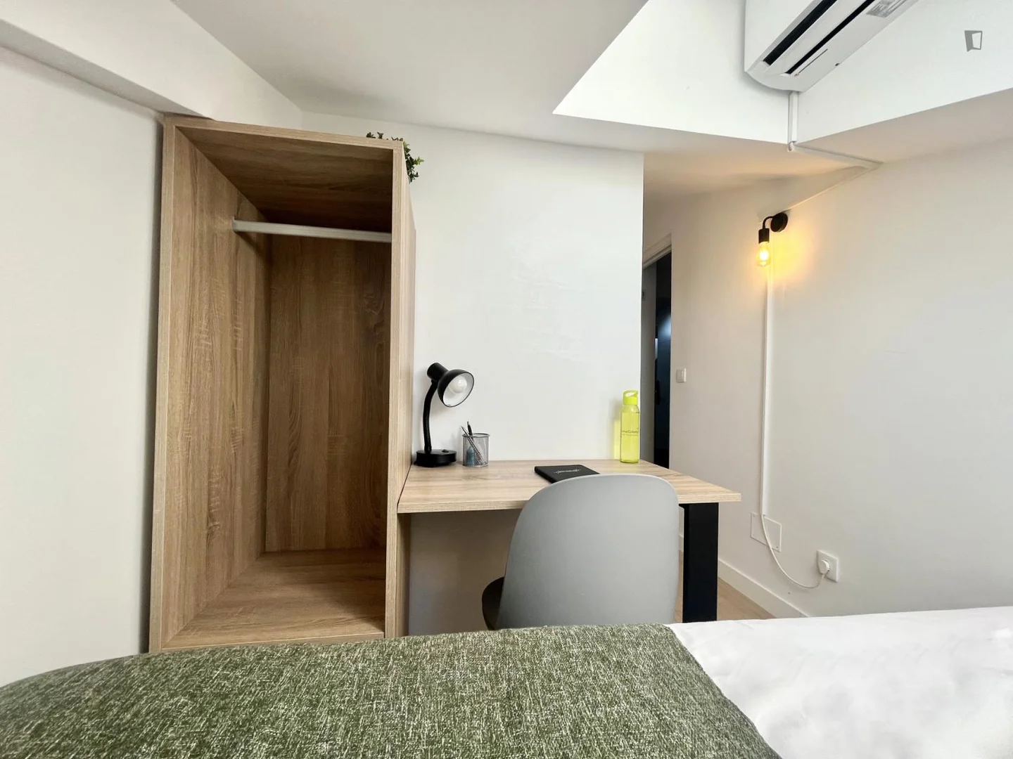 Quarto de estudante económico com localização conveniente em