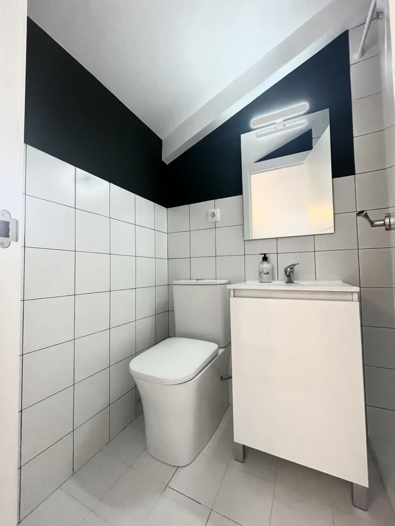 Quarto de estudante económico perto do campus em