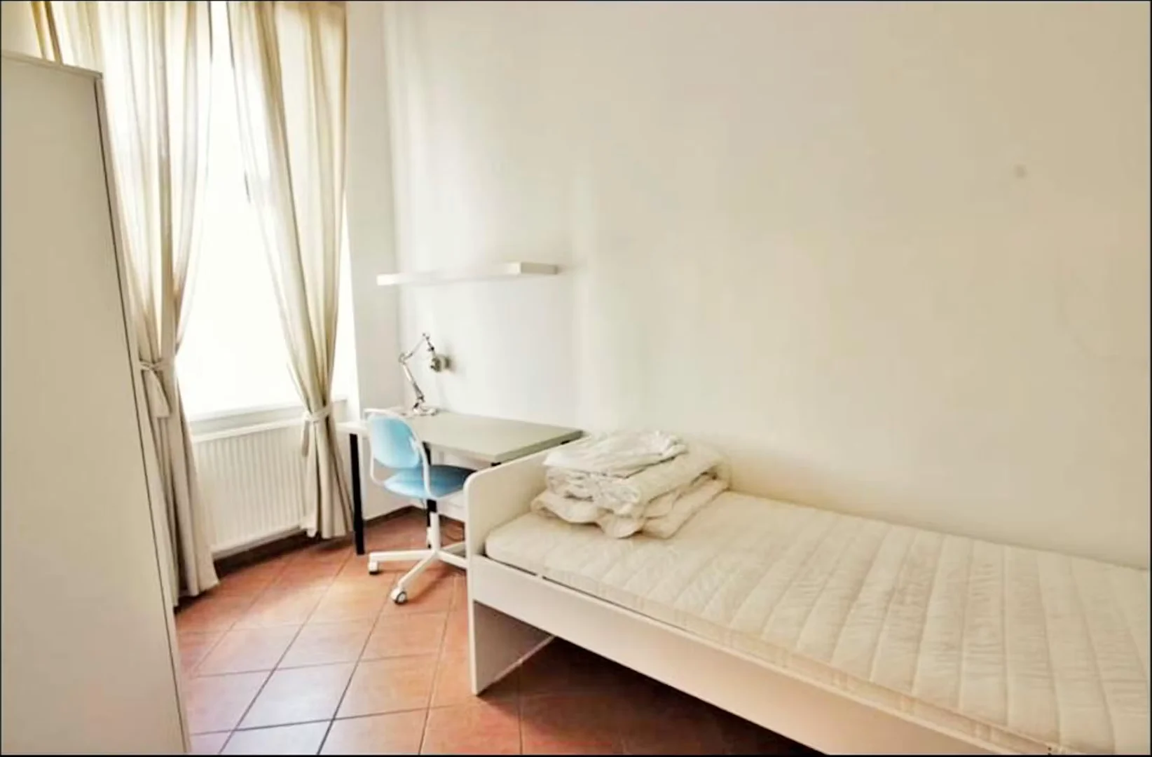 Chambre à louer dans un appartement d'étudiant à , entièrement meublée