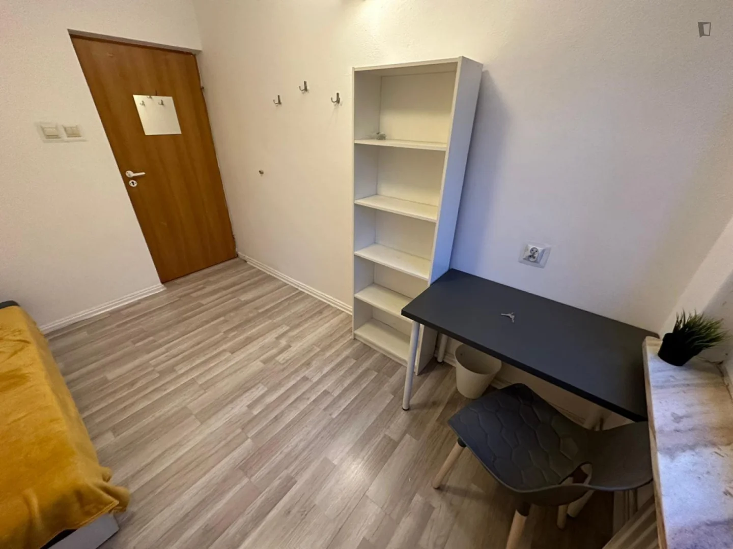 Confortevole e spaziosa stanza per studenti in