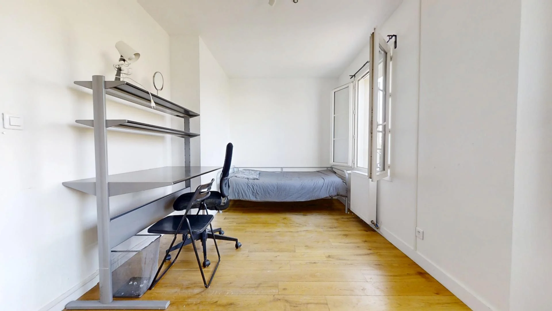 Chambre conviviale pour les étudiants dans  avec des équipements modernes
