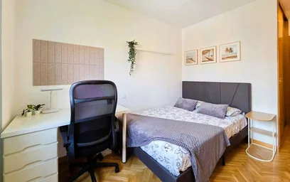 Quarto para alugar ao mês em {area}