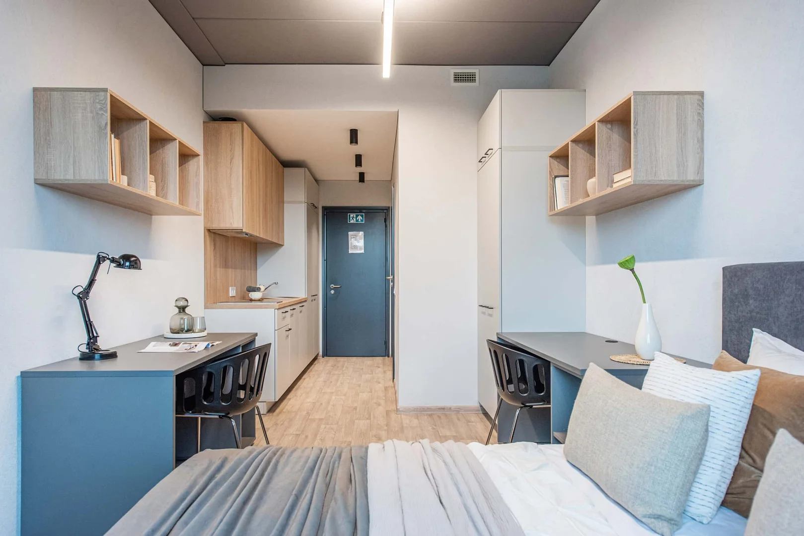 Chambre d'étudiant à avec espace d'étude et installations communes