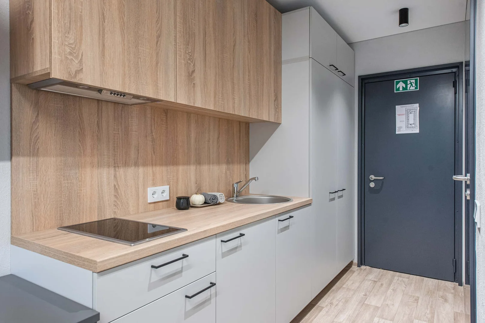 Chambre confortable pour étudiants disponible dans