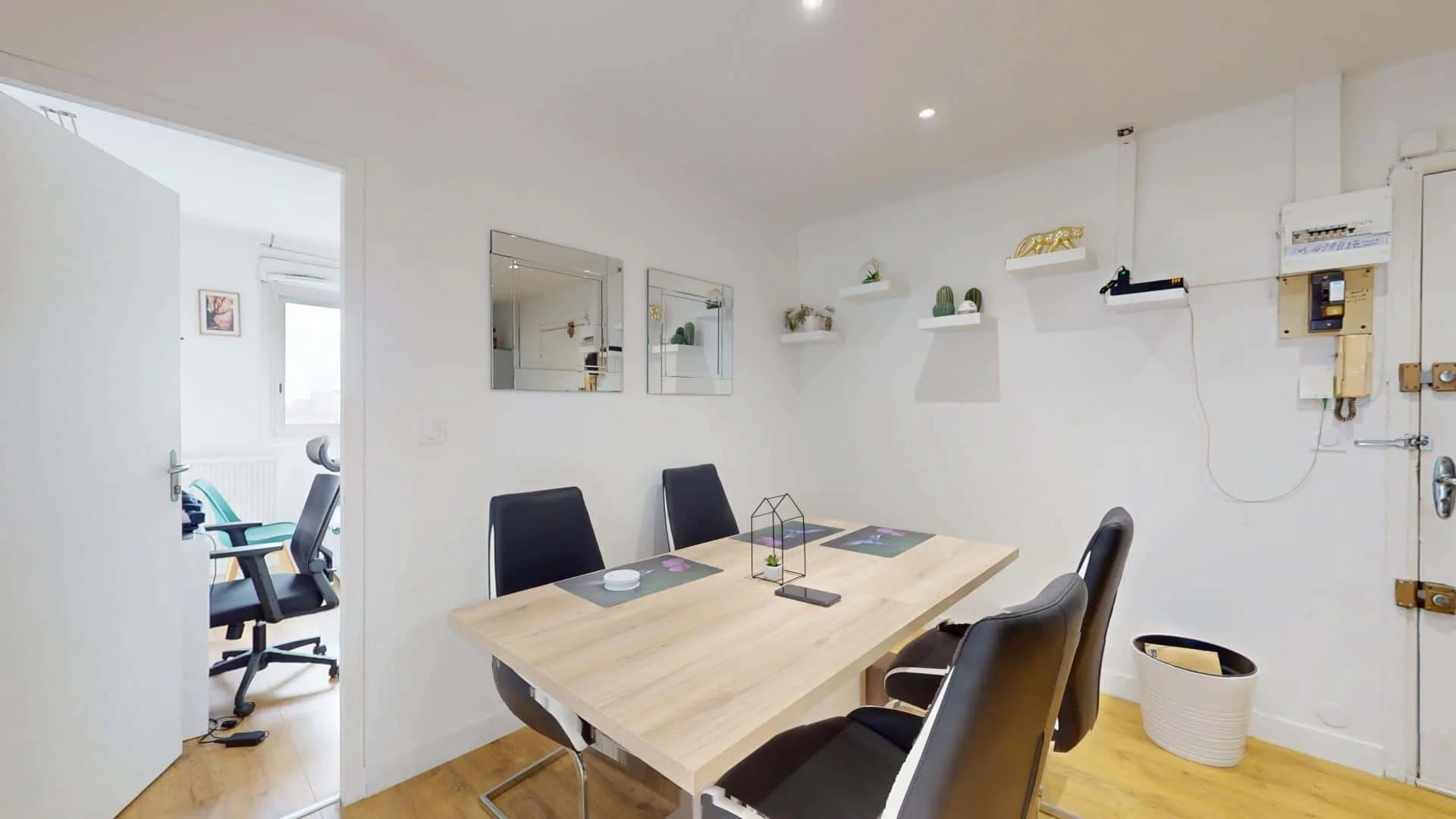 Student-friendly room in  with modern amenities