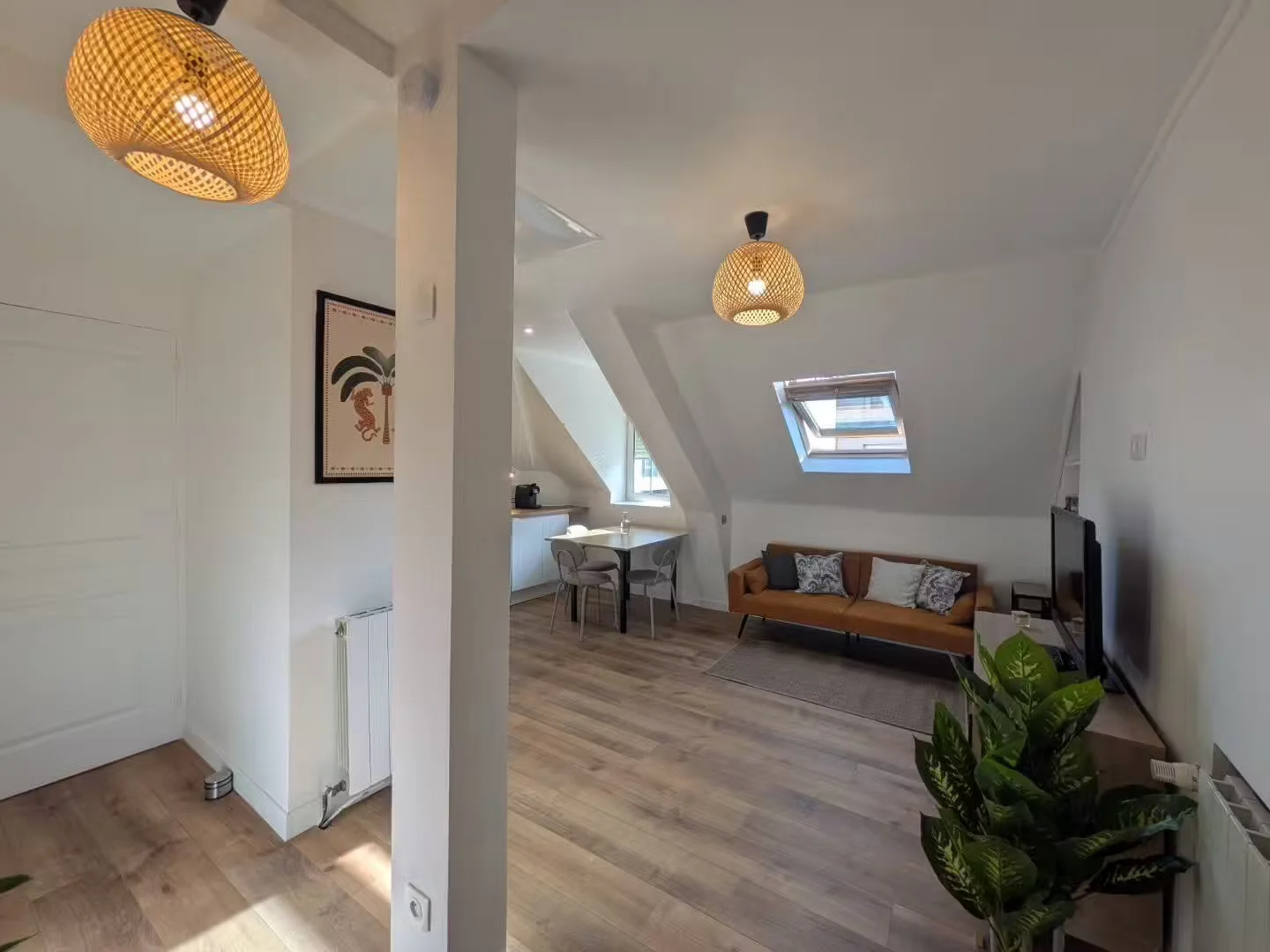 Comfortable and spacious student room in 