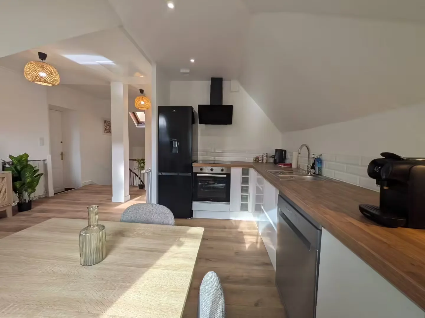 Bright and airy student room with easy university access in 