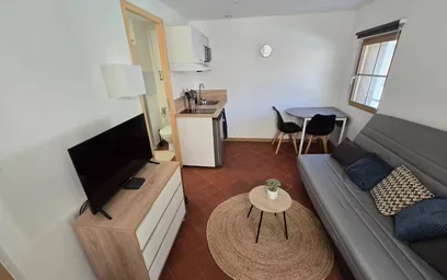 Zimmer mit Doppelbett zu vermieten {area}