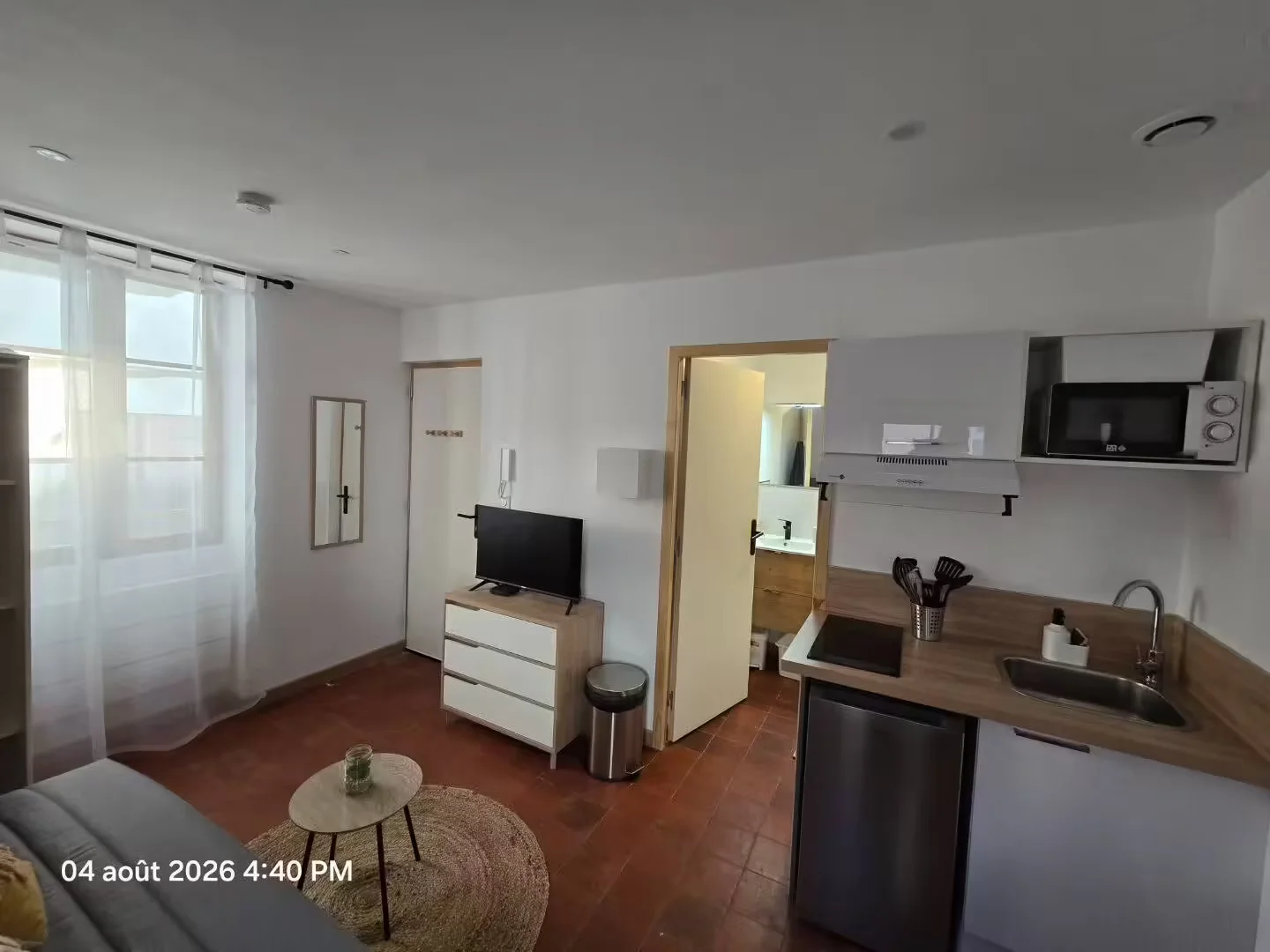 Bright and airy student room with easy university access in 