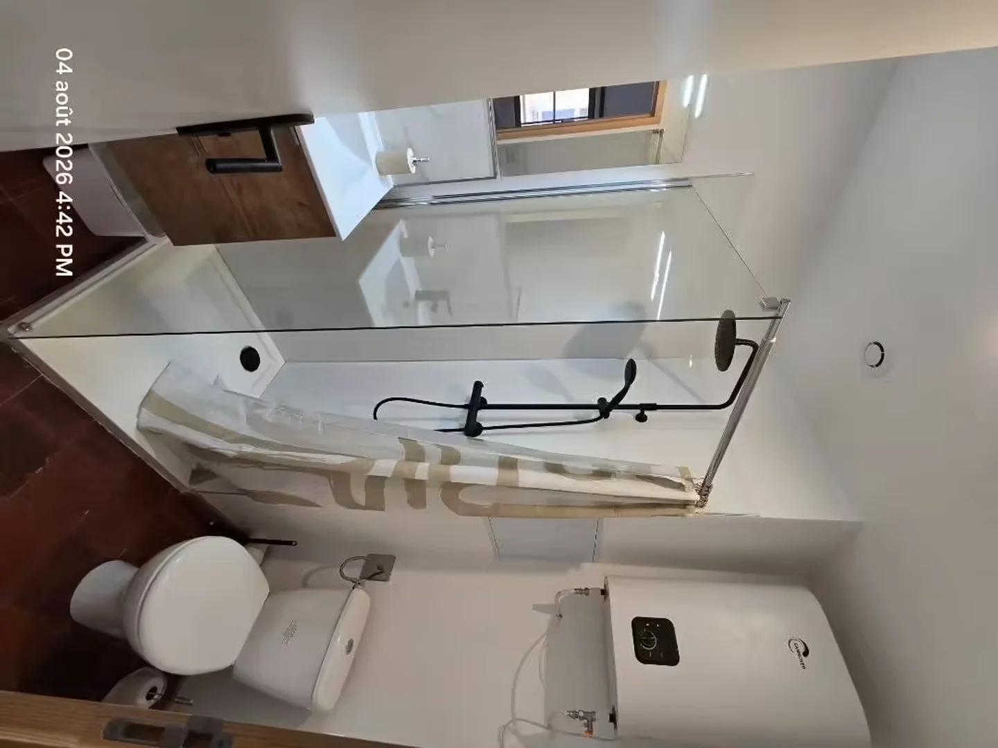 Room for rent in student apartment in , fully furnished