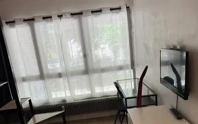 {area} de çift kişilik yataklı kiralık oda