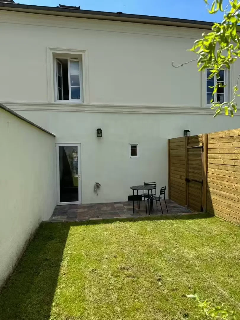 Student-friendly room in  with modern amenities