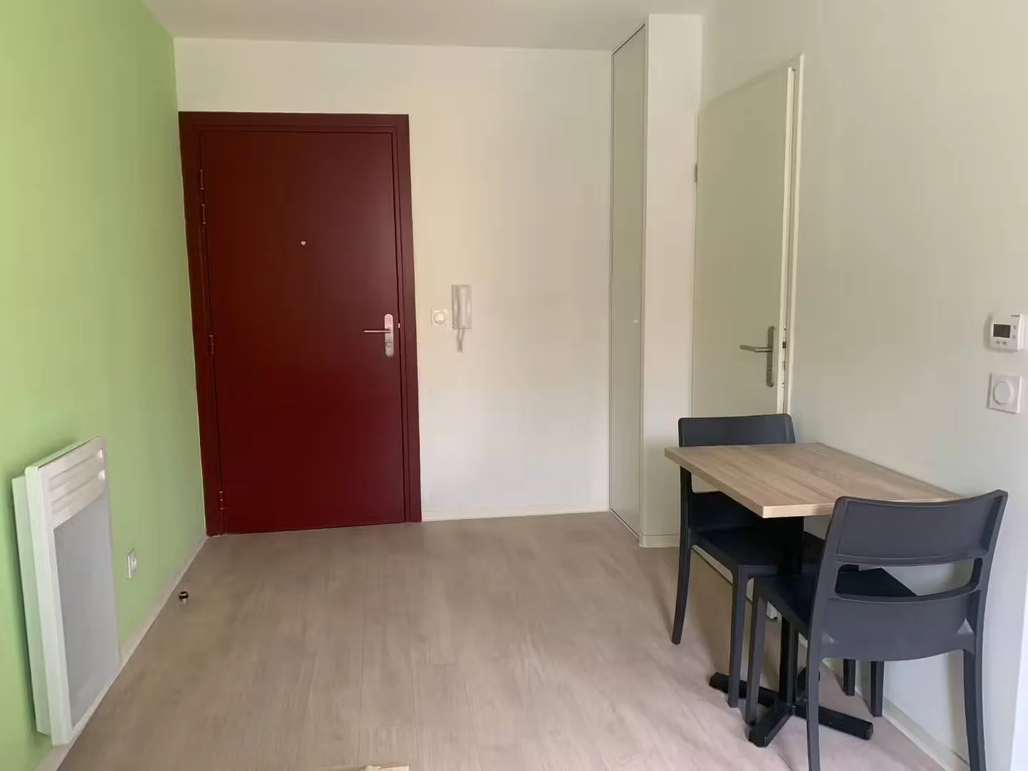 Habitación asequible para estudiantes con buena iluminación en 