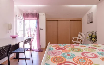 Quarto privado em Calçada da Quintinha, imagem 2 de 13