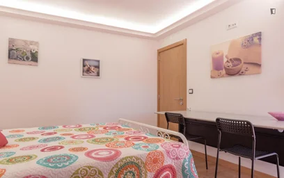 Quarto privado em Calçada da Quintinha, imagem 3 de 13