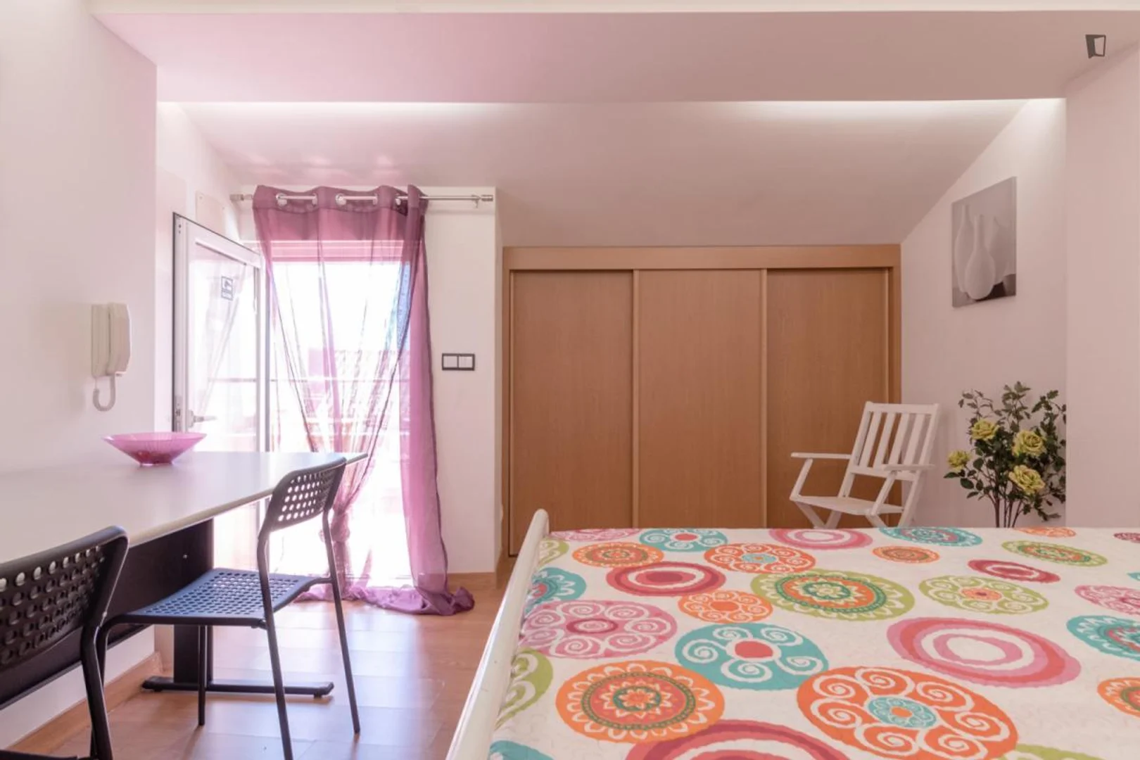 Quarto amigo do estudante em  com comodidades modernas