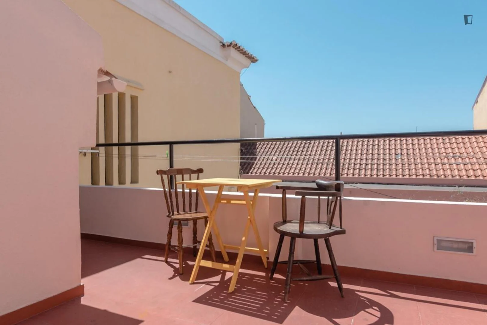 Quarto para alugar em apartamento de estudantes em , totalmente mobilado