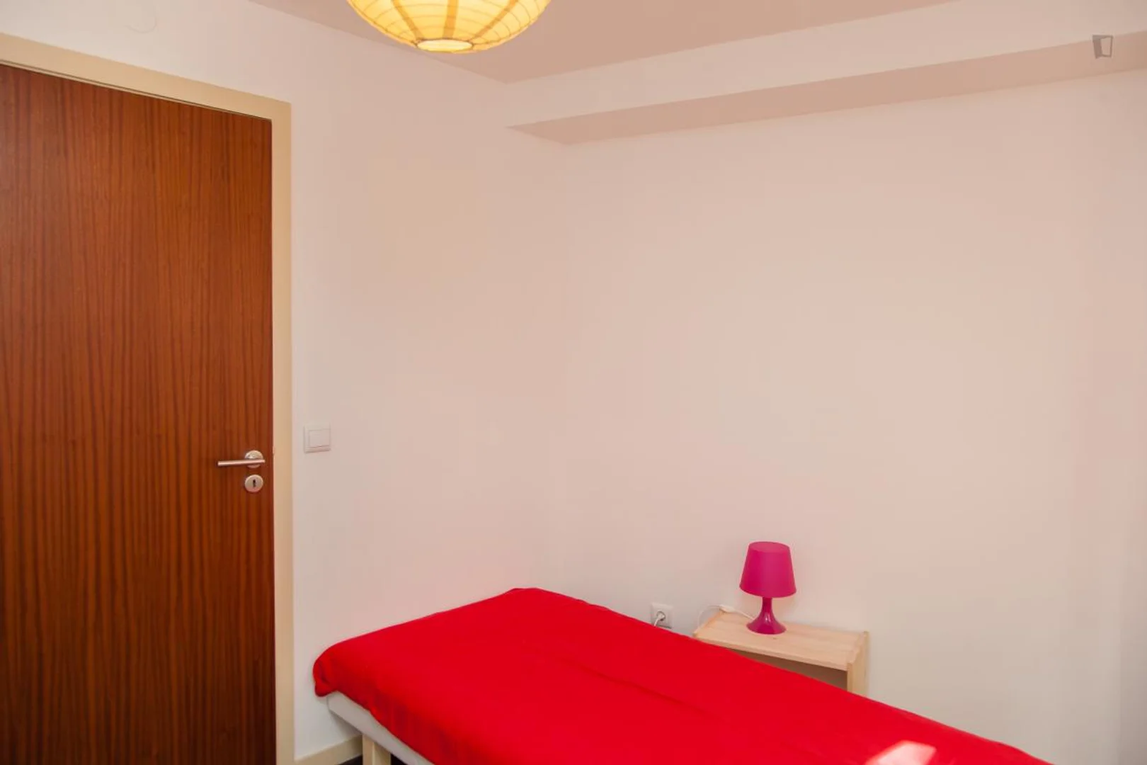 Zimmer in Studentenwohnung in  zu vermieten, voll möbliert
