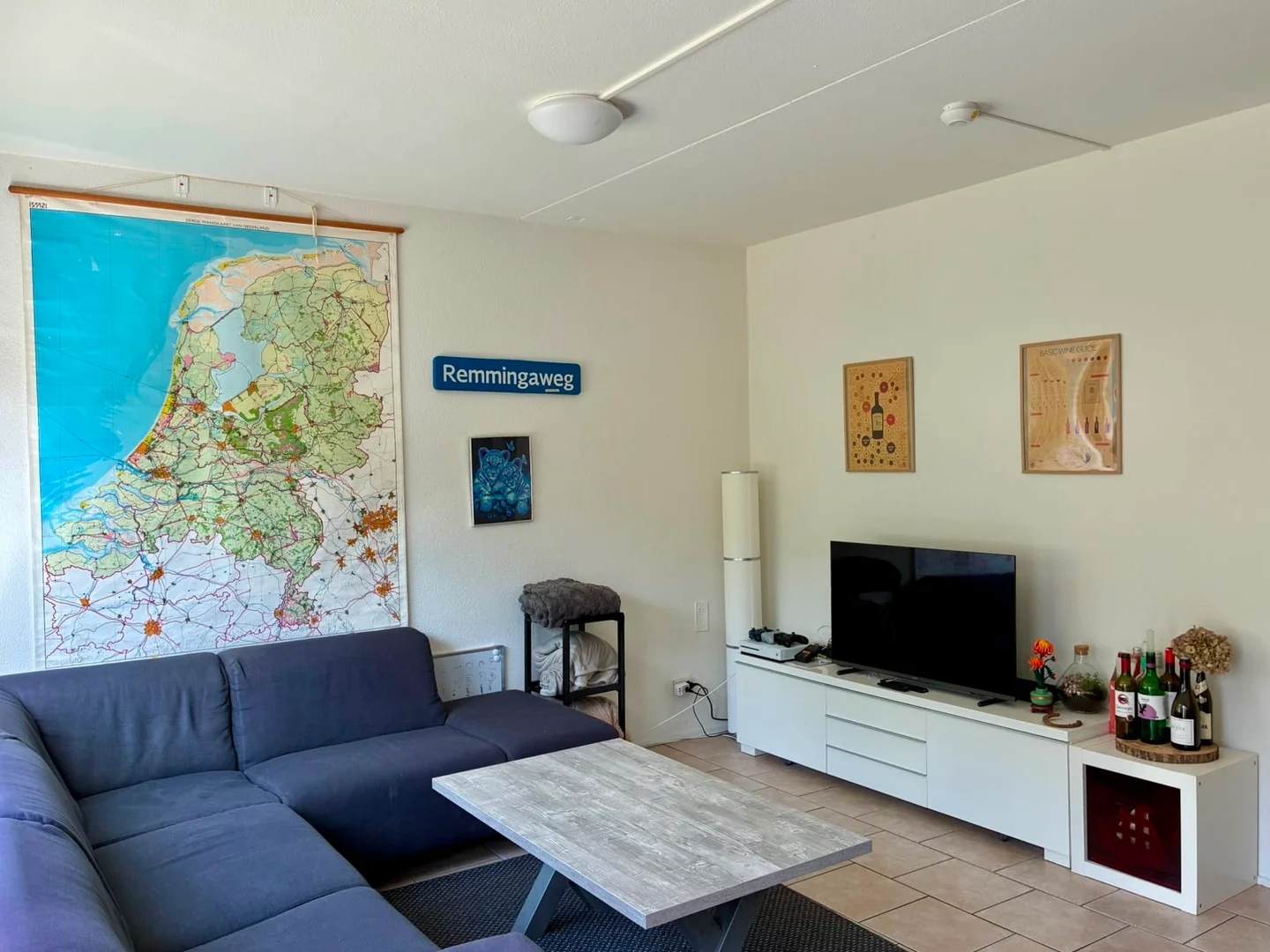 Habitación en apartamento estudiantil en alquiler en , completamente amueblado