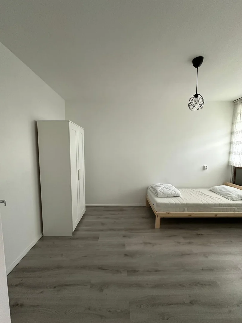 Funktionelles Studentenzimmer perfekt zum Studieren in 