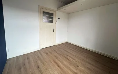 Quarto para alugar com cama de casal em {area}
