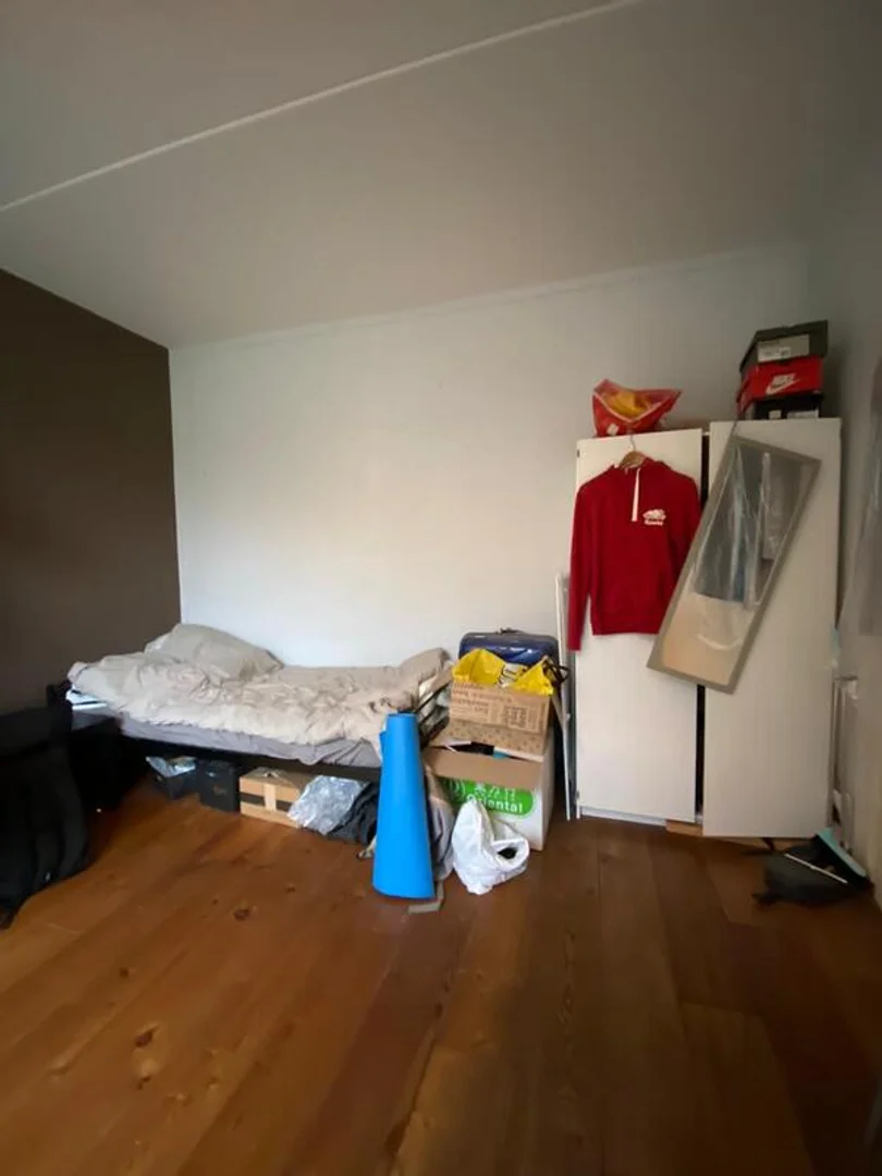Habitación estudiantil económica con ubicación conveniente en 