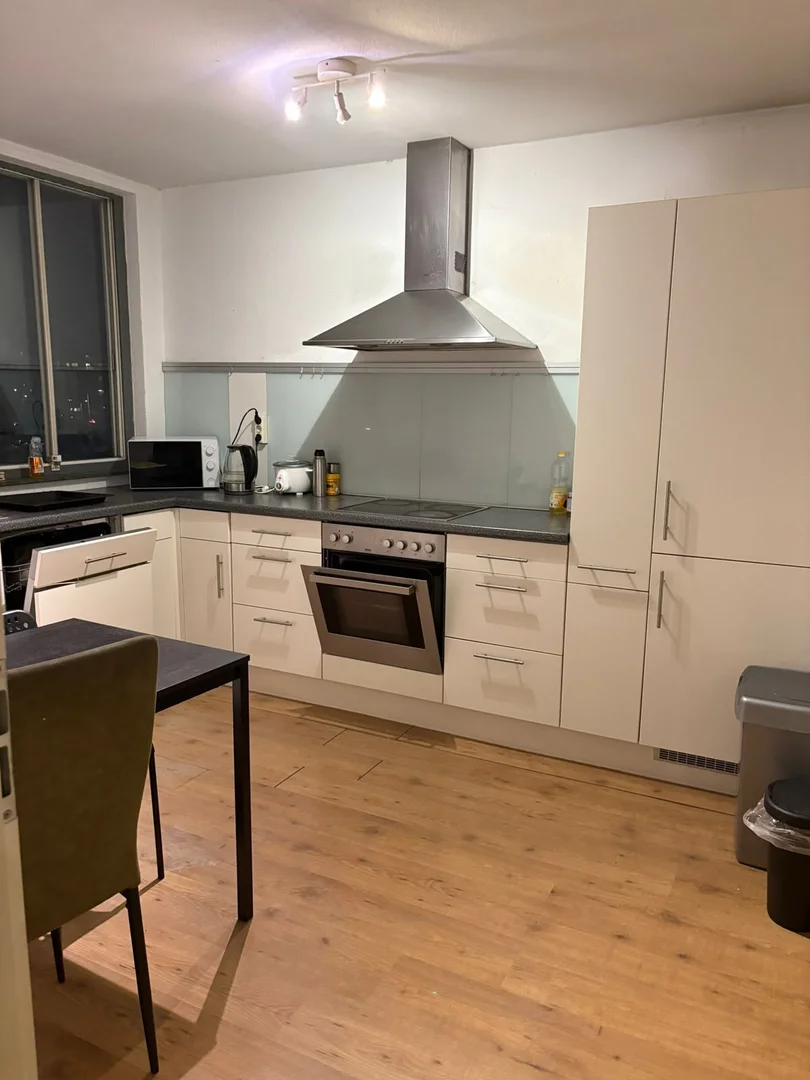 Habitación estudiantil económica cerca del campus en 