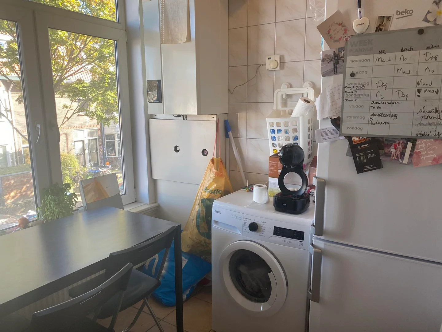 'de modern olanaklara sahip öğrenci dostu oda