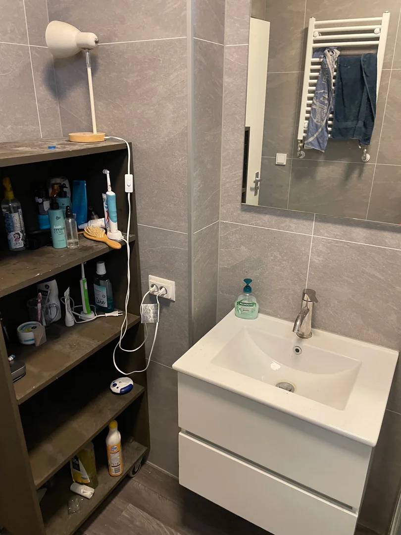Habitación para estudiantes en  con área de estudio y facilidades compartidas