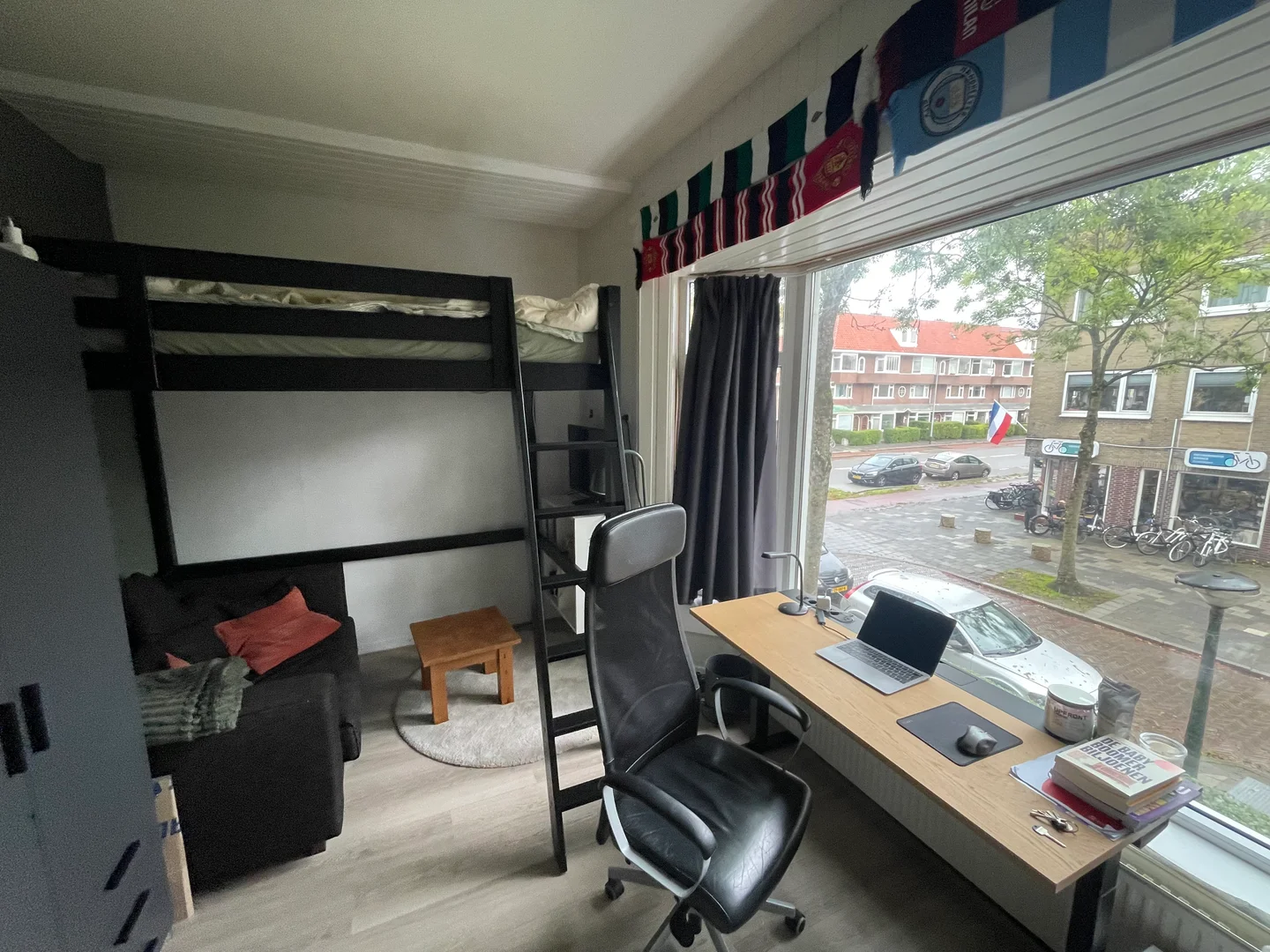 Habitación estudiantil amplia y cómoda en 