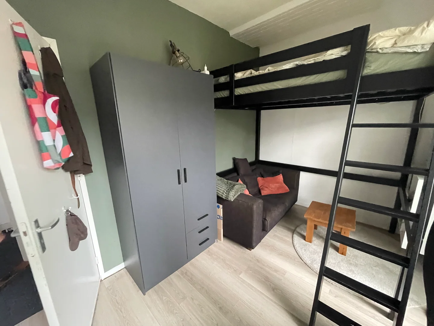 Habitación estudiantil económica cerca del campus en 