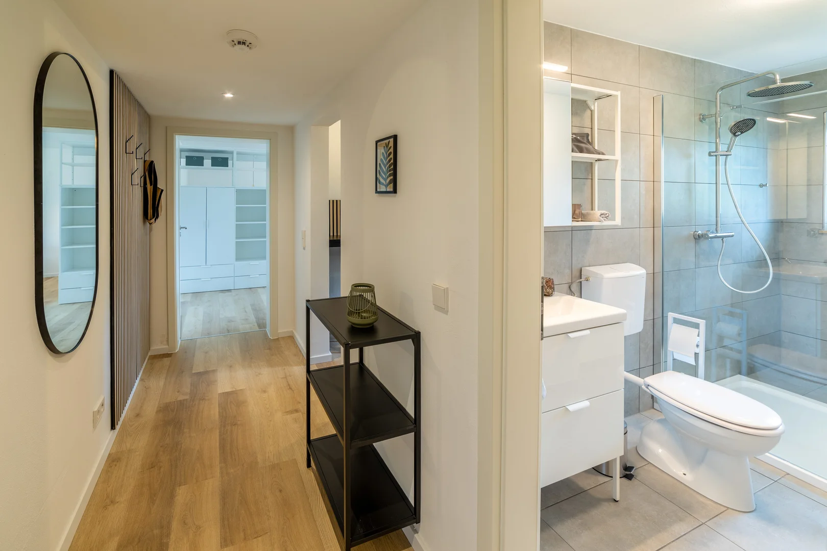 Habitación para estudiantes en con área de estudio y facilidades compartidas