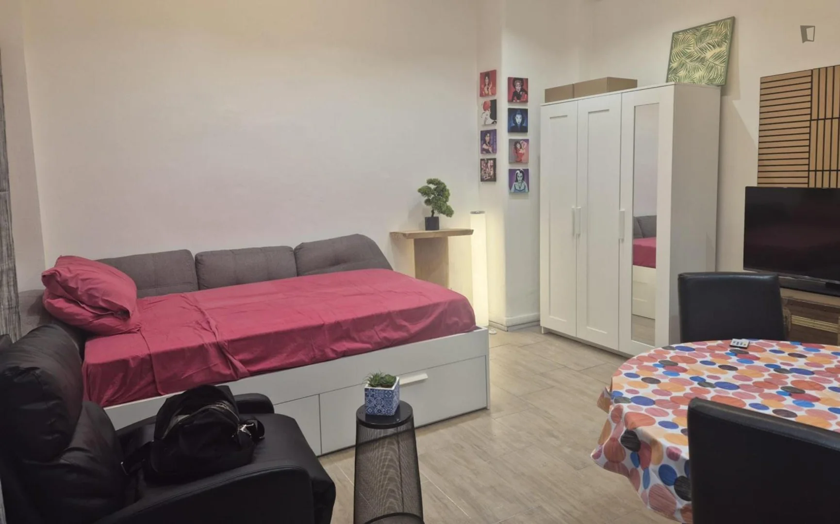 Moderno estudio para estudiantes con todas las comodidades en 