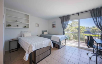 Gesamte Unterkunft im Wohnheim in der 6563 Trigo Rd. , Goleta, United States, bild 1 von 27