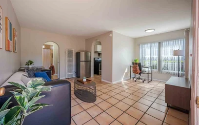 Gesamte Unterkunft im Wohnheim in der 6563 Trigo Rd. , Goleta, United States, bild 2 von 27
